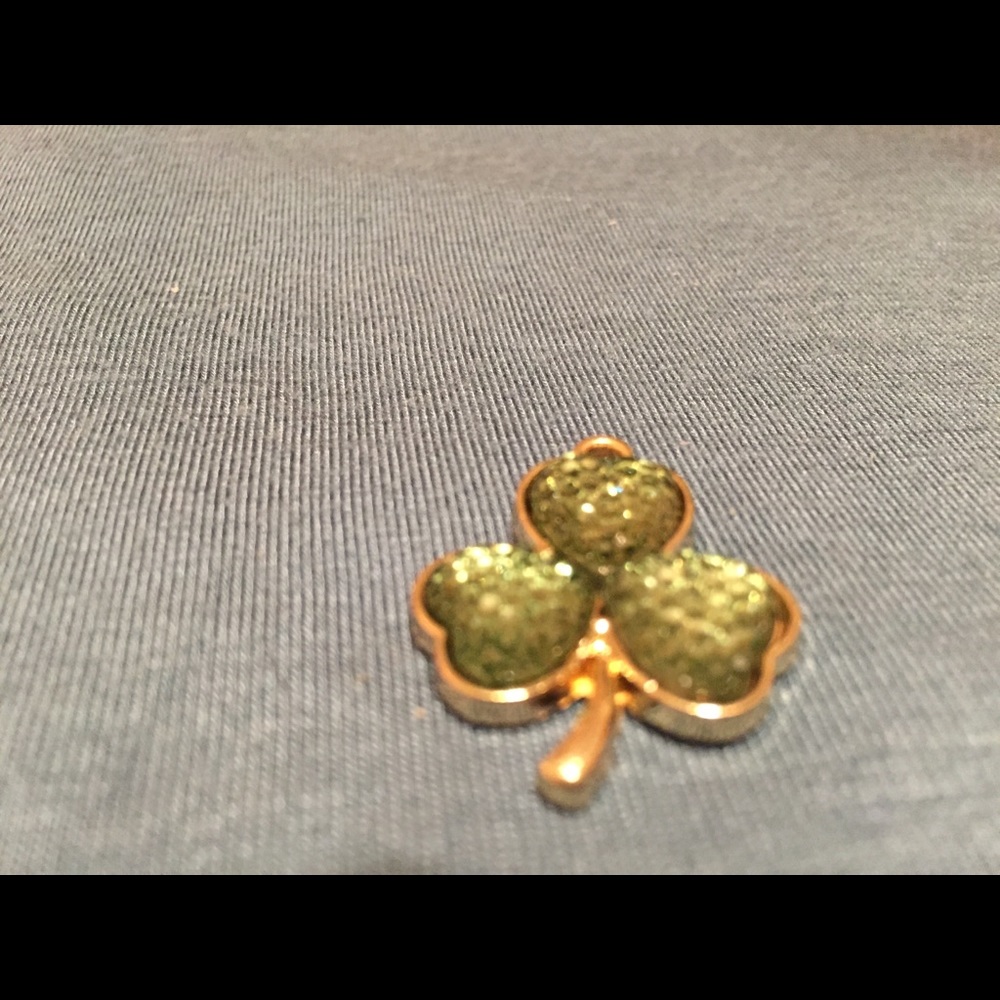 Irish clover necklace pendant